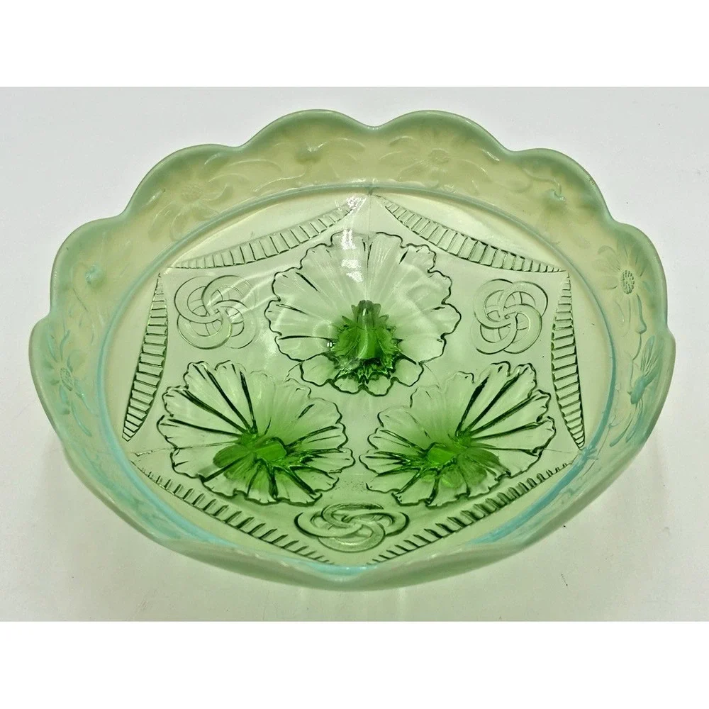 #5088‎ Antique Northwood Scalloped Opalescent Footed Green Ruffles 8